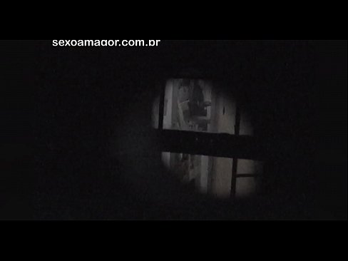 ❤️ Блонді таємно знімає на відео сусідський вуайерист, прихований за порожнистими цеглами ❤ Порно у нас ❌️